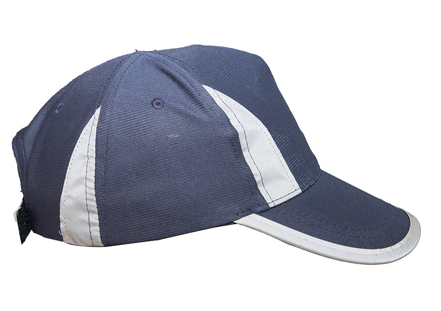 Baseball-Cap „Nice“ in Polyester mit Reflexsegmenten und silber-reflektierender Schirmkante, größenverstellbar für hohe Sichtbarkeit.
