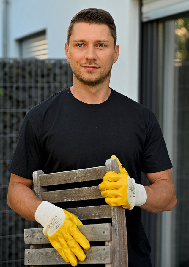 HSBN Interlock Baumwollhandschuhe mit gelber Nitrilbeschichtung von Korntex, getragen im Einsatz, Schutz vor Chemikalien und Ölen